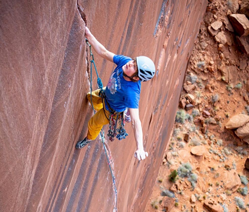 image of crack climbing Lor Sabourin